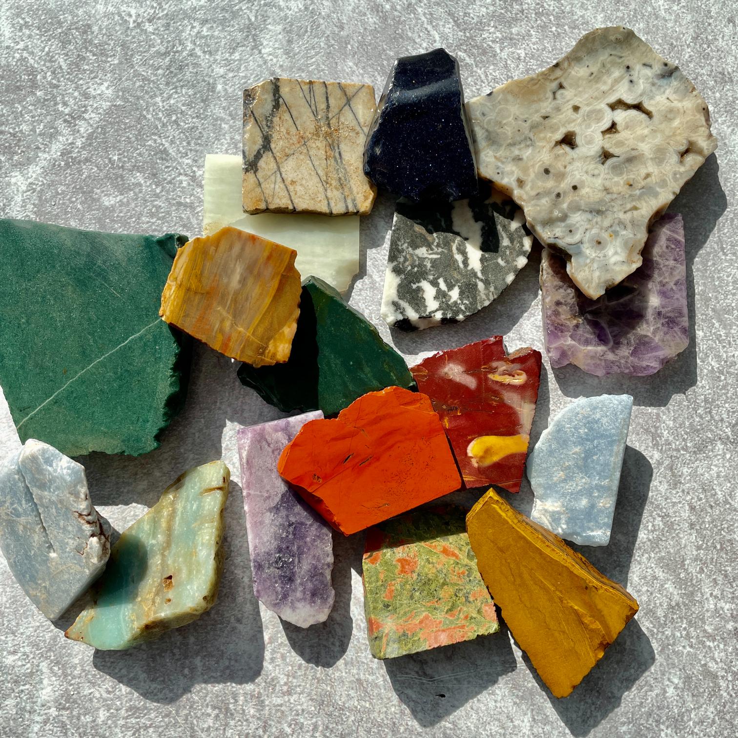 Rough-Slab-Mixed-1KG (15-25pc) Rough-Slab-Mixed-1KG (15-25pc)